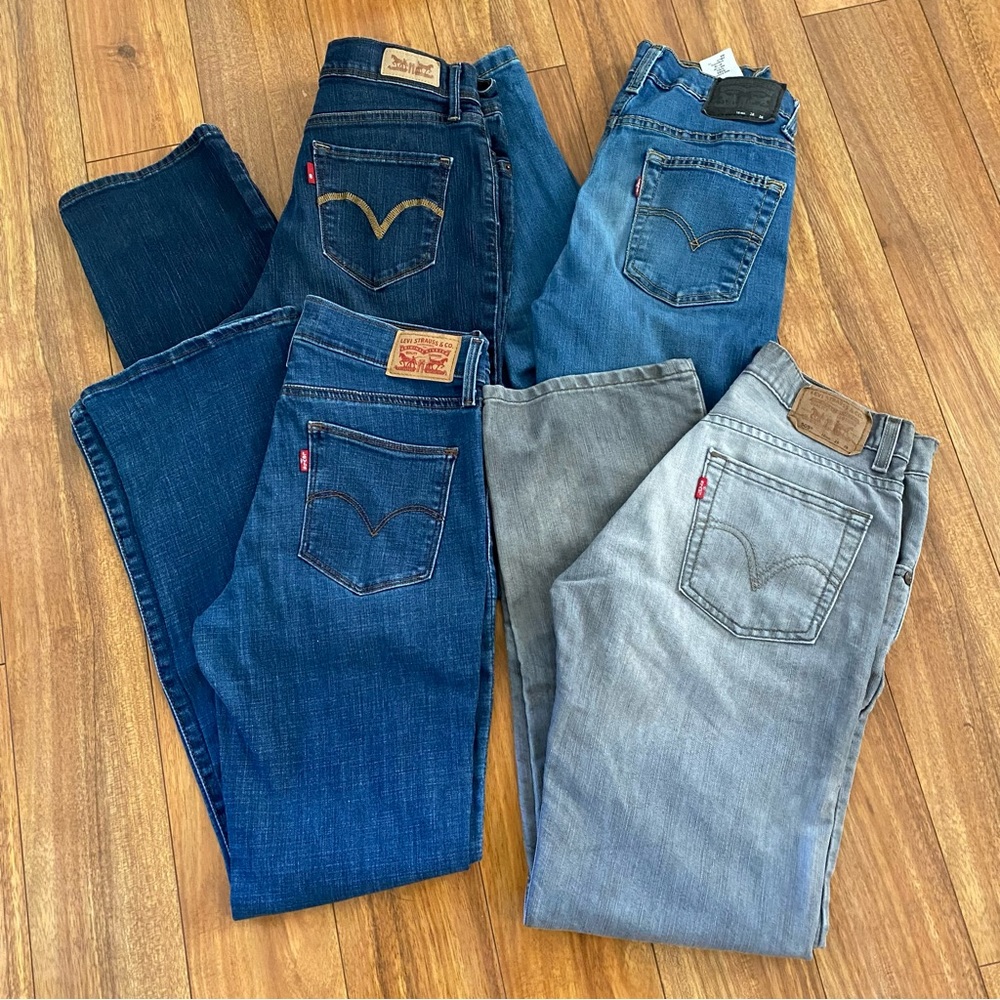 Levi’s jean bundle size 28 waist
4 pairs